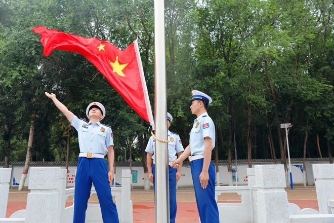 “蓝焰”送暖践初心 真情相伴传美德