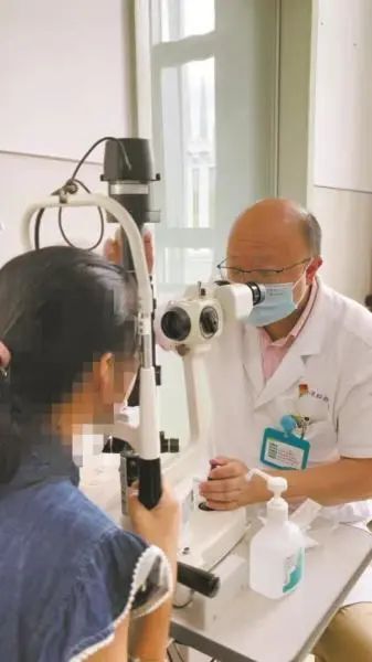 电话手表成了视力“隐形杀手”？受此影响的孩子最近不少