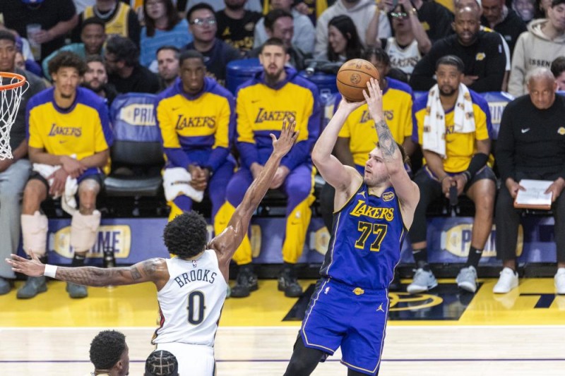 篮球——NBA常规赛：湖人胜鹈鹕