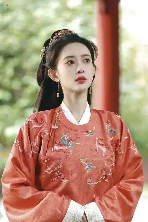 《九重紫》10位美女换上现代装，个个反差大，双生花和丫鬟太惊艳