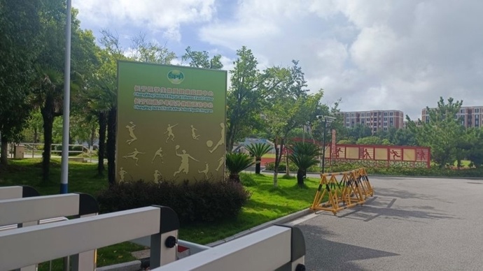 新民教育观察|中小学校园暑假也需要“喘口气”,校舍依法修缮需被理解