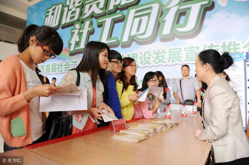 AI智能写作革新新闻稿制作：一键生成、优化与高效传播的全流程解决方案